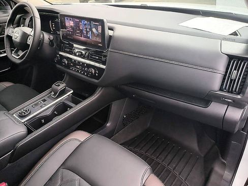 Certified 2026 Nissan Pathfinder Platinum w/ Cargo Package AWD/4WD image 34