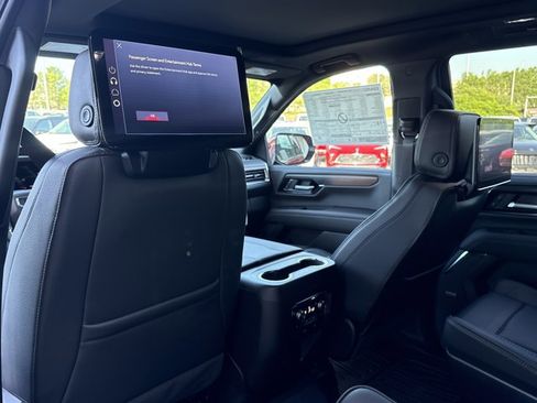 New 2026 GMC Yukon Denali w/ Denali Reserve Package AWD/4WD image 8