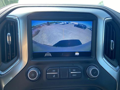 Used 2022 Chevrolet Silverado 1500 LT AWD/4WD image 31