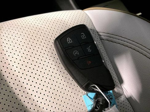 Used 2025 Chevrolet Traverse High Country w/ LPO, Floor Liner Package AWD/4WD image 12