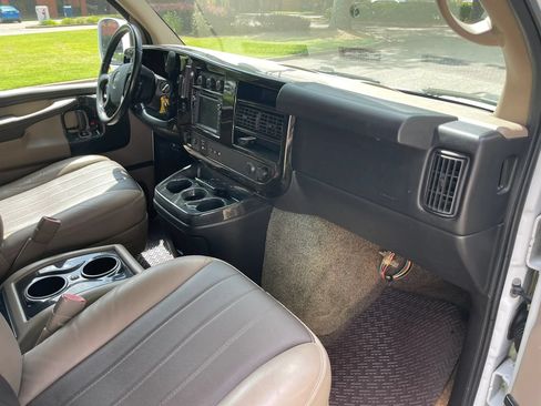 Used 2013 GMC Savana 2500 Extended RWD image 17