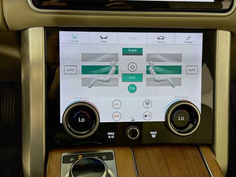 Used 2019 Land Rover Range Rover HSE image 17