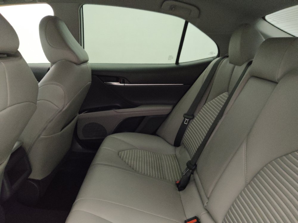 Used 2020 Toyota Camry SE w/ Carpet Mat Package FWD image 18
