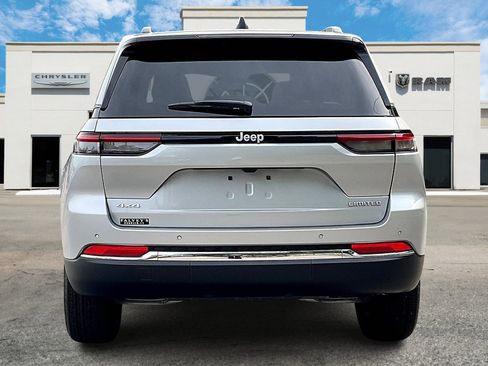 New 2025 Jeep Grand Cherokee Limited image 4