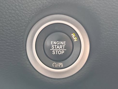 Used 2018 Chrysler Pacifica Limited w/ Advanced Safetytec Group FWD image 27