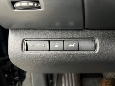 Used 2025 Nissan Pathfinder SL image 42