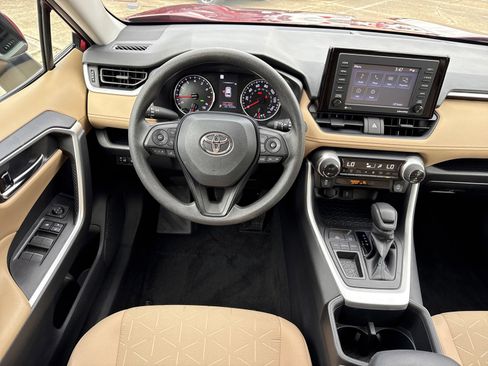 Used 2022 Toyota RAV4 XLE image 15