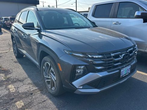 Used 2025 Hyundai Tucson Limited AWD/4WD image 2
