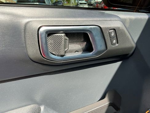 Used 2024 Ford Bronco Badlands image 16