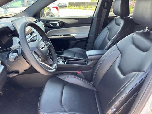 Used 2025 Jeep Compass Limited AWD/4WD image 29