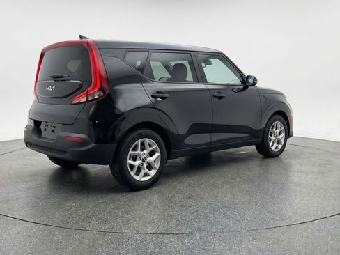 Used 2025 Kia Soul LX w/ LX Technology Package FWD image 9