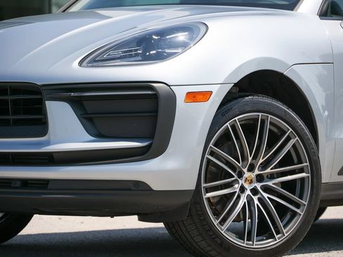 Certified 2026 Porsche Macan AWD/4WD image 8