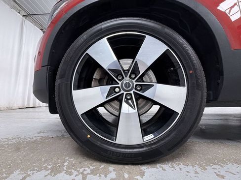 Used 2019 Volvo XC40 T4 Momentum FWD image 14