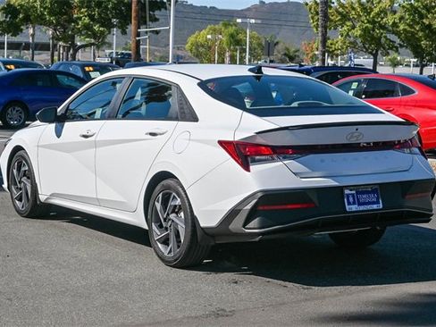Certified 2025 Hyundai Elantra Sport image 8