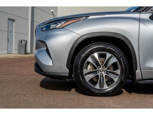 Used 2020 Toyota Highlander XLE FWD image 10