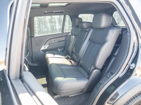 Certified 2025 Land Rover Range Rover Long Wheelbase SE AWD/4WD image 35