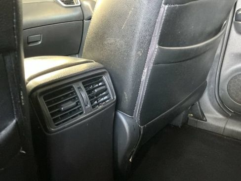 Used 2015 Nissan Rogue SV FWD image 28