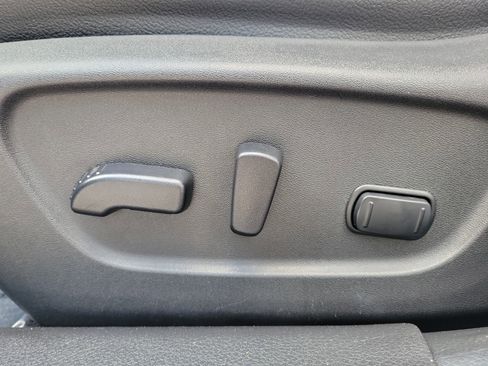 Used 2019 Nissan Rogue SV FWD image 16