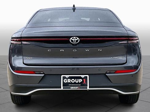 Used 2023 Toyota Crown Limited image 4