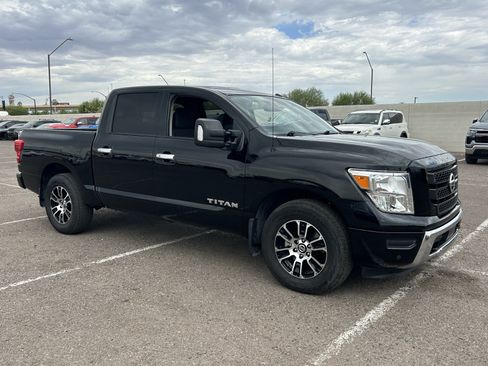 Used 2021 Nissan Titan SV w/ SV Convenience Package RWD image 6
