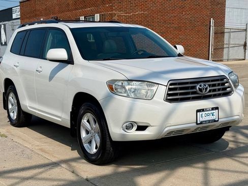 Used 2010 Toyota Highlander SE AWD/4WD image 4