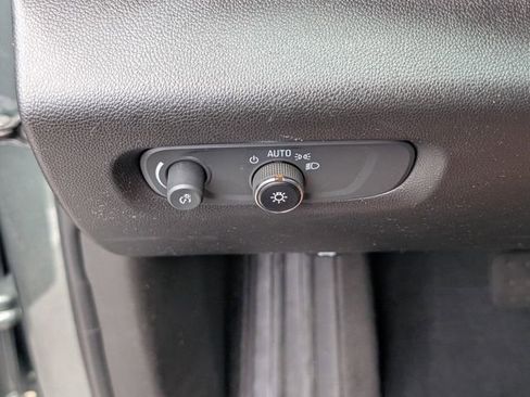 Used 2023 Chevrolet Traverse LT FWD image 19