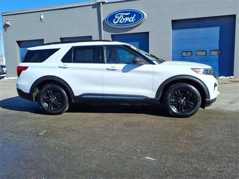 Used 2020 Ford Explorer XLT image 4