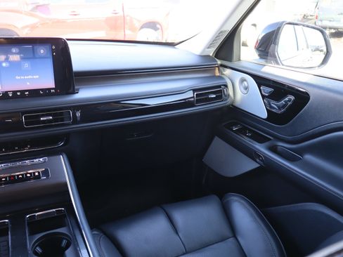 Used 2025 Lincoln Aviator Reserve w/ Equipment Group 201A image 13