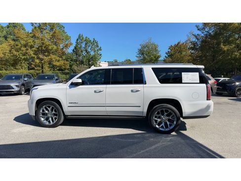 Used 2020 GMC Yukon XL Denali w/ Denali Premium Package AWD/4WD image 6