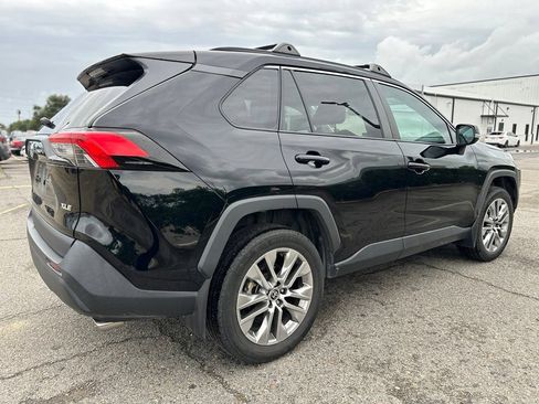 Used 2022 Toyota RAV4 XLE Premium FWD image 8