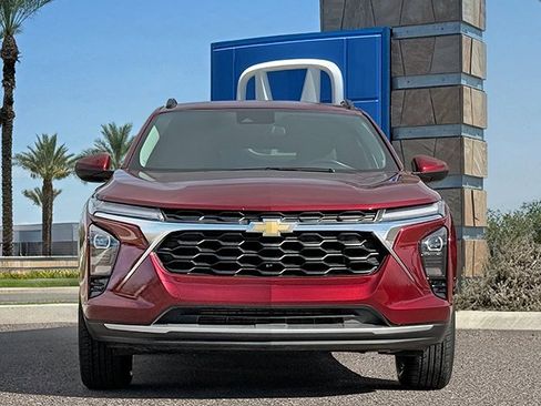 Used 2024 Chevrolet Trax LT w/ Driver Confidence Package image 5