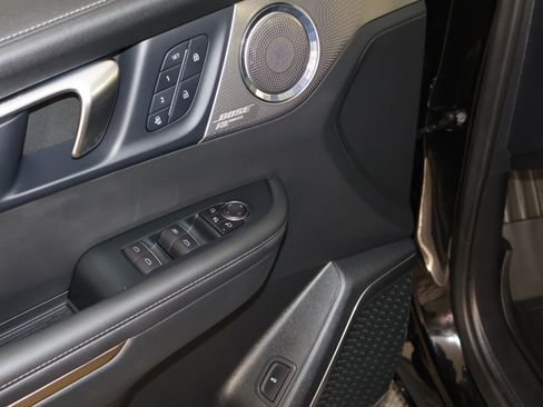 Certified 2025 Buick Enclave Avenir image 42