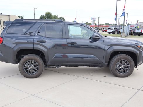 Used 2026 Toyota 4Runner SR5 AWD/4WD image 4