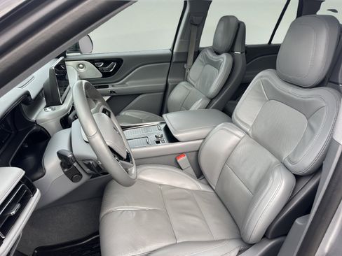 Used 2021 Lincoln Aviator Reserve w/ Equipment Group 202A image 8