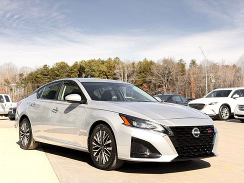 Used 2023 Nissan Altima 2.5 SV image 6