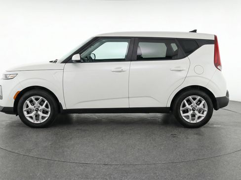 Used 2025 Kia Soul LX w/ LX Technology Package image 5