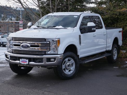Used 2017 Ford F250 Lariat image 2