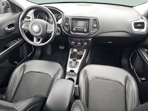 Used 2018 Jeep Compass Latitude image 25