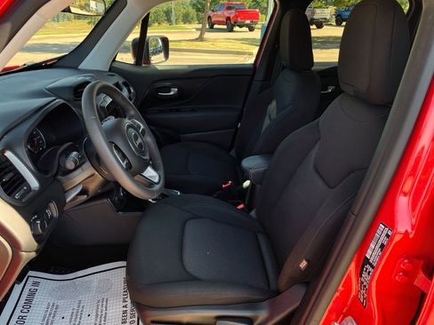 Used 2023 Jeep Renegade Latitude image 10