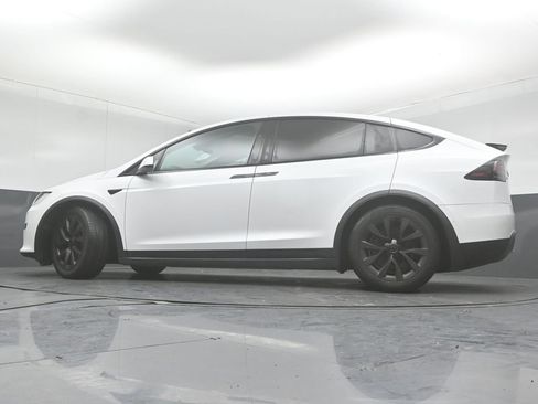 Used 2022 Tesla Model X image 34