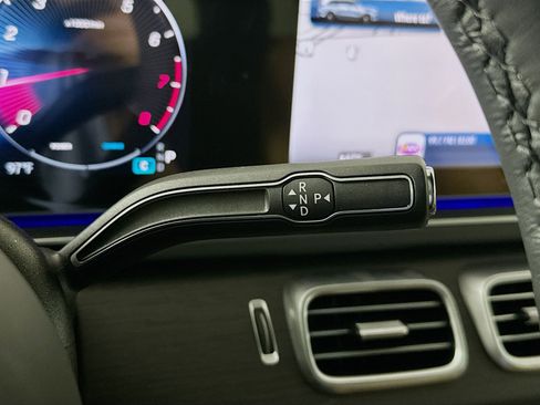 New 2026 Mercedes-Benz GLS 580 4MATIC image 17