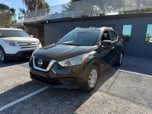 Used 2019 Nissan Kicks S FWD image 1