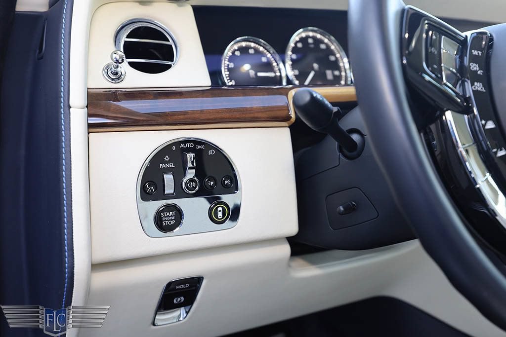Used 2018 Rolls-Royce Phantom Sedan RWD image 44