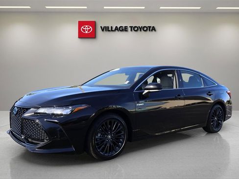 Used 2019 Toyota Avalon XSE image 3