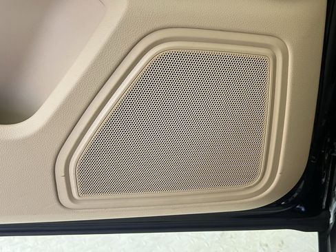 Certified 2025 Porsche Macan image 30