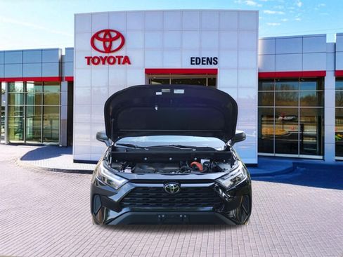 Used 2025 Toyota RAV4 LE AWD/4WD image 12