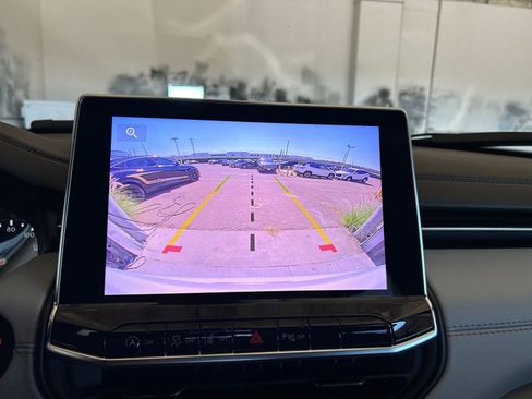 Used 2025 Jeep Compass Limited image 17