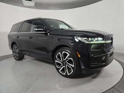 New 2027 Lincoln Navigator Black Label AWD/4WD image 2