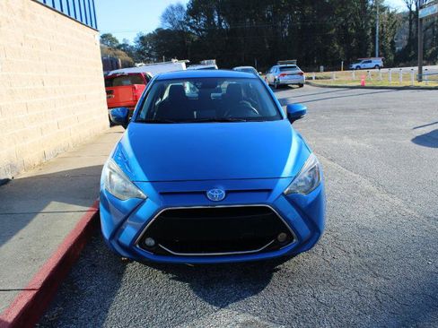 Used 2019 Toyota Yaris XLE image 2
