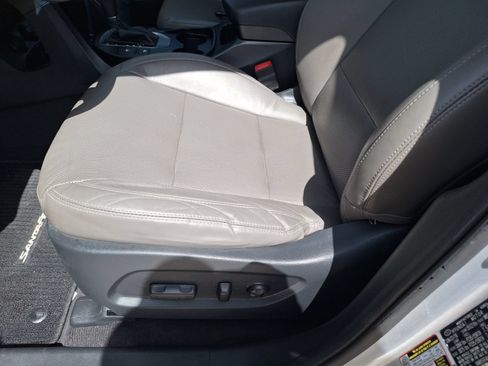 Used 2017 Hyundai Santa Fe FWD image 16